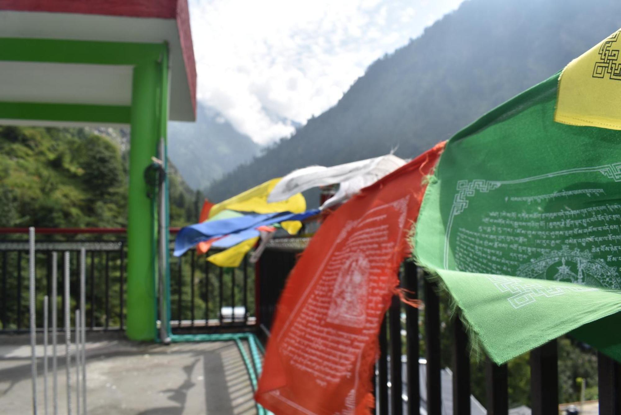 Pahadirovers Homestay & Cafe Kasol Exterior foto