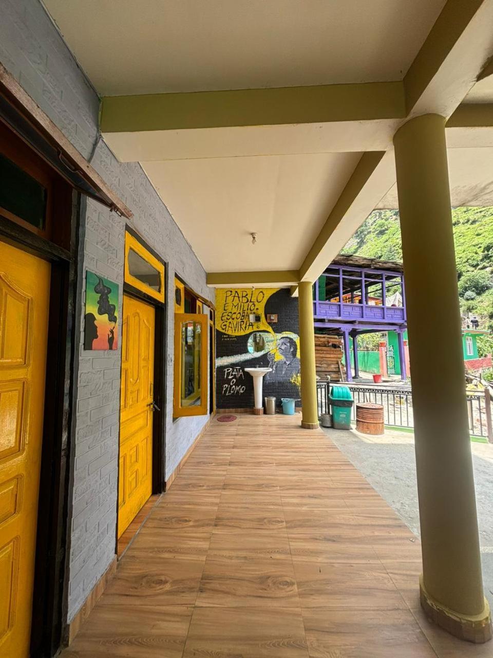 Pahadirovers Homestay & Cafe Kasol Exterior foto