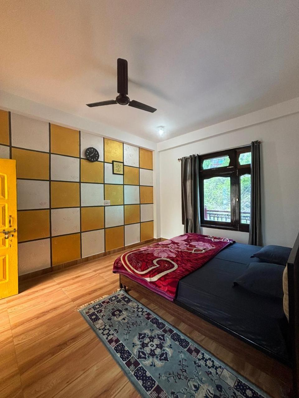 Pahadirovers Homestay & Cafe Kasol Exterior foto