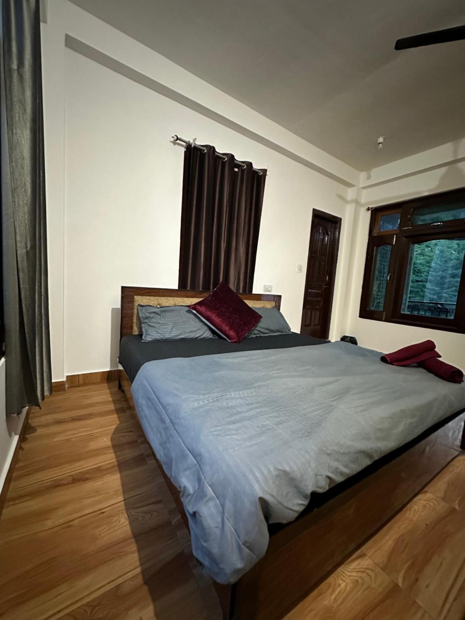 Pahadirovers Homestay & Cafe Kasol Exterior foto
