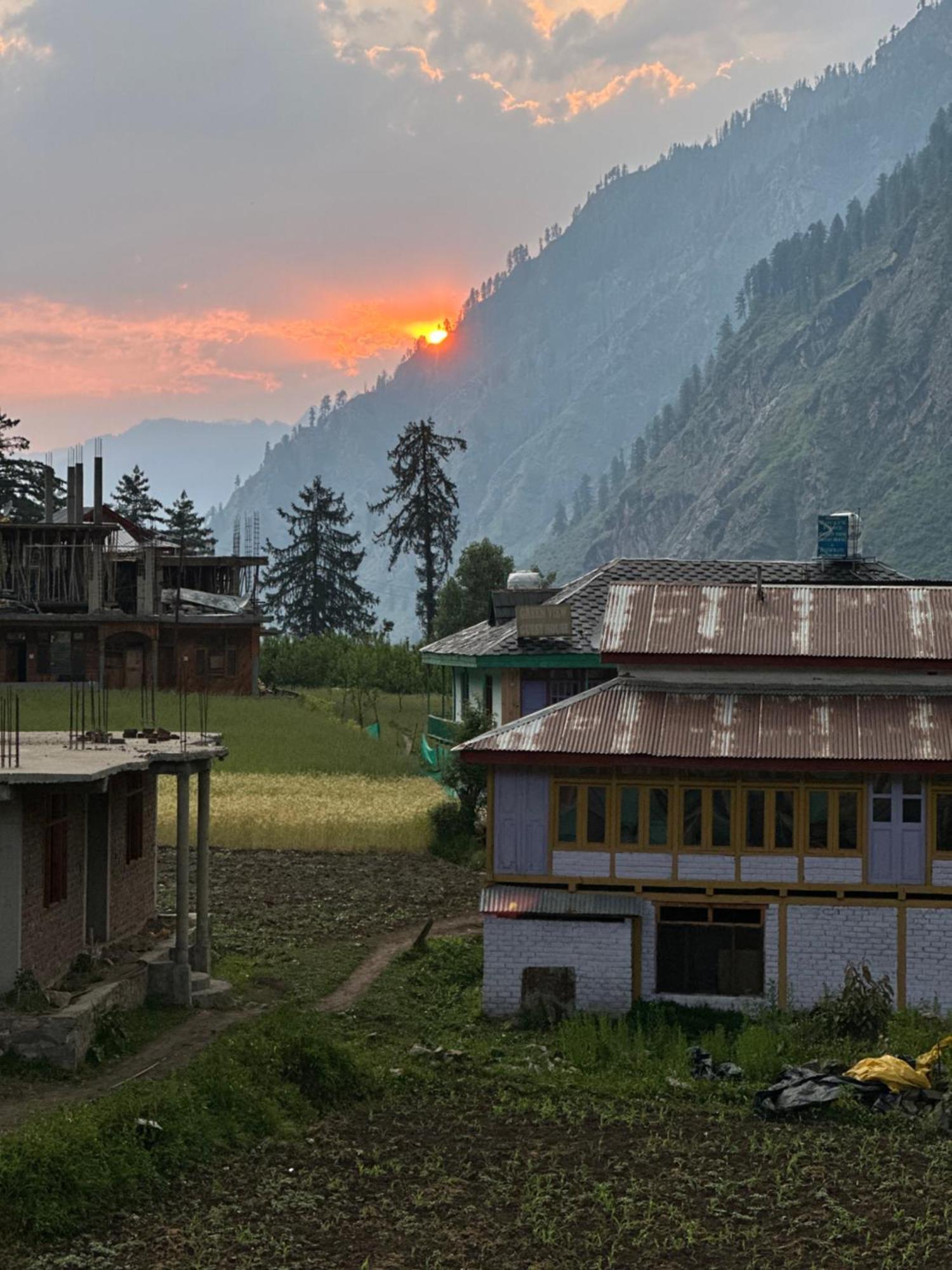 Pahadirovers Homestay & Cafe Kasol Exterior foto