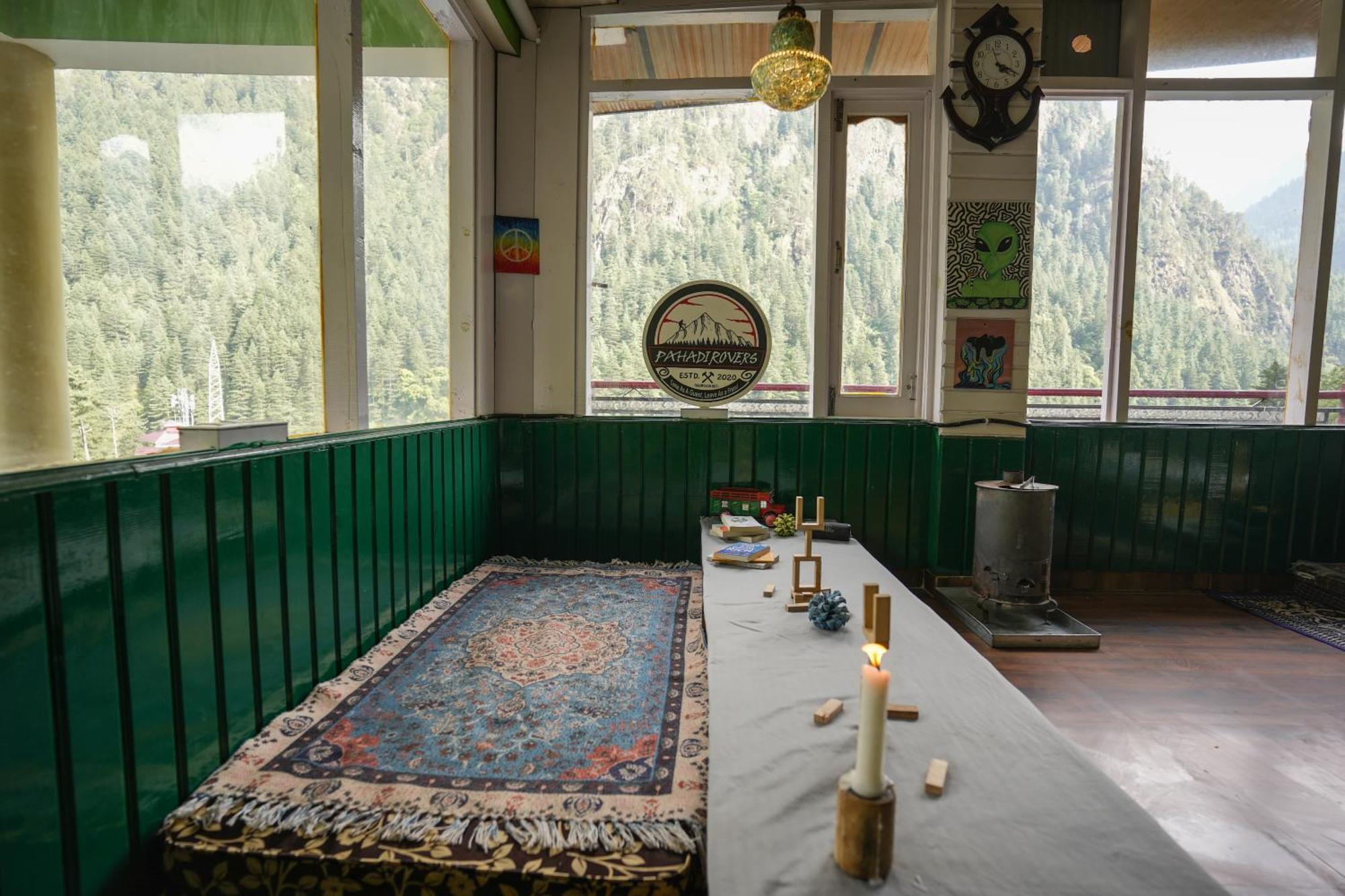 Pahadirovers Homestay & Cafe Kasol Exterior foto